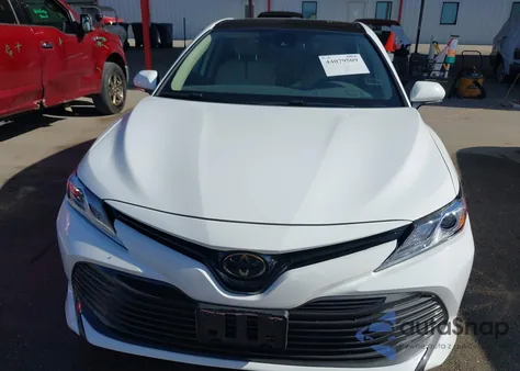 2020 Toyota Camry Xle z USA, uszkodzony, nr VIN 4T1F11AK7LU973415